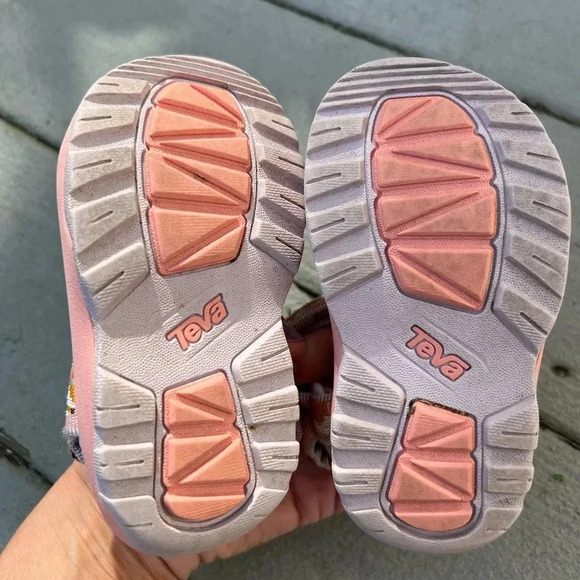 Kids Teva! Adorable fox print. - Picture 2 of 5